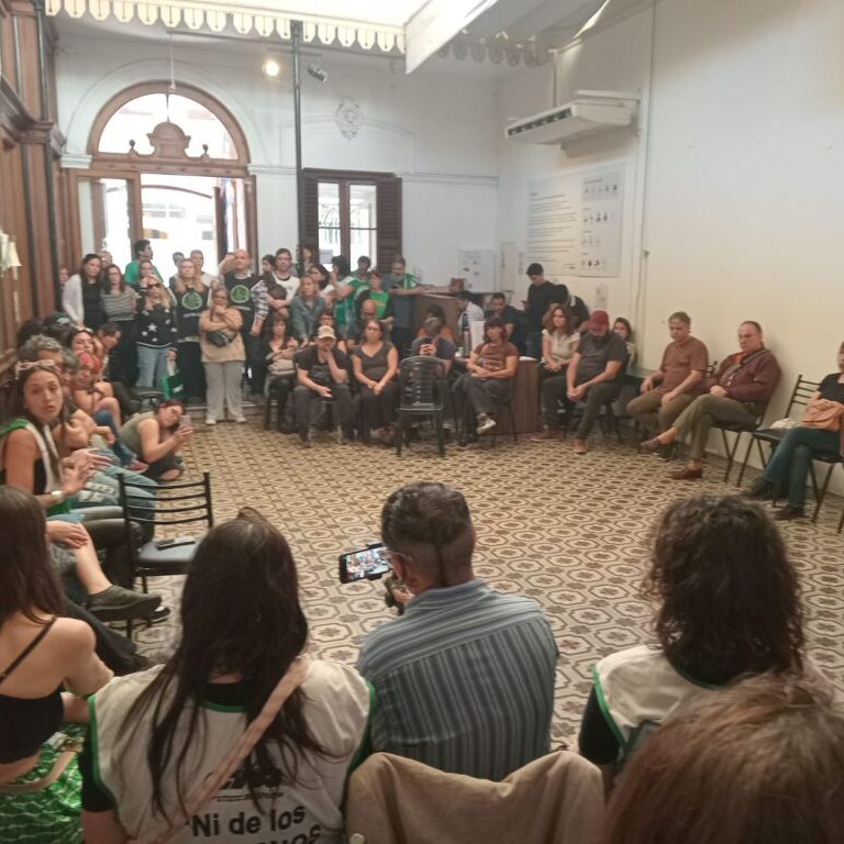 ¡El Museo del Traje no se cierra!