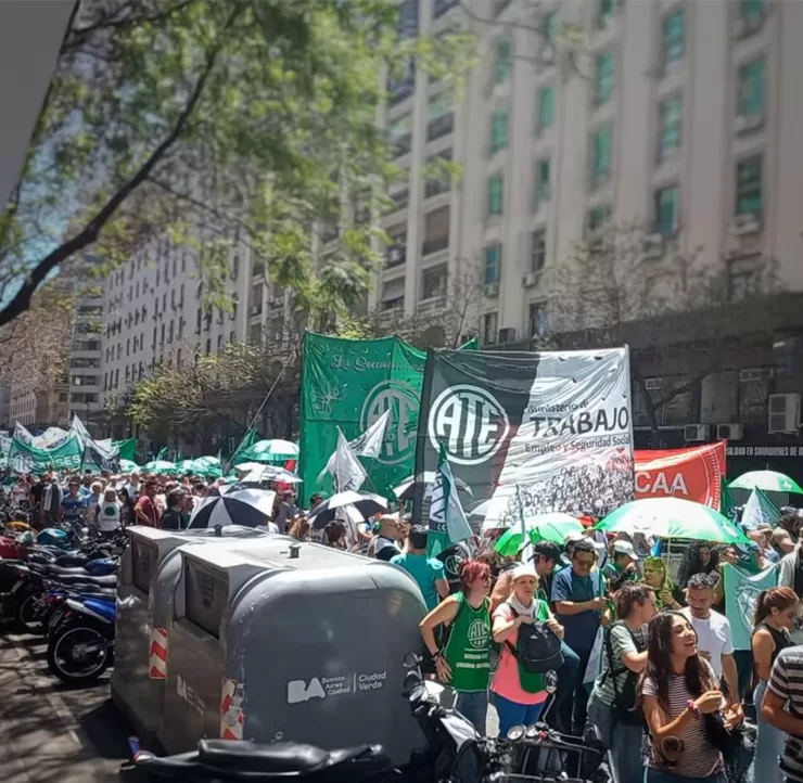 Importante movilización al Ministerio de Destrucción del Estado